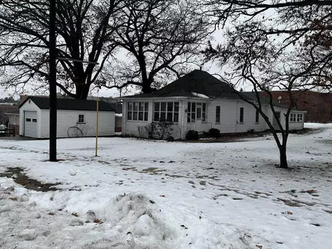 405 E 2nd St, Spring Valley, IL 61362 photo 3