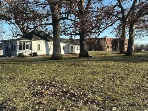 405 E 2nd St, Spring Valley, IL 61362 photo 4