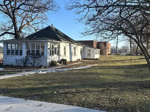 405 E 2nd St, Spring Valley, IL 61362 photo 2