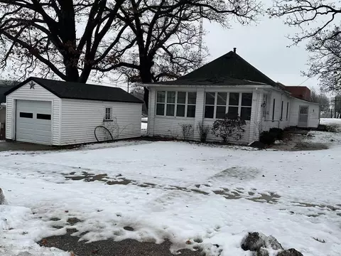405 E 2nd St, Spring Valley, IL 61362 photo 5