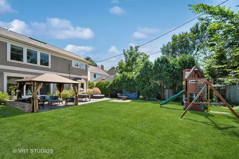 Exterior - 726 Forest Rd, Glenview, IL 60025 photo 4 of 7