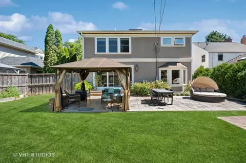 Exterior - 726 Forest Rd, Glenview, IL 60025 photo 5 of 7