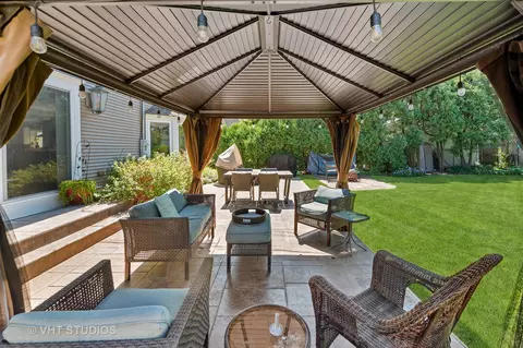 Exterior - 726 Forest Rd, Glenview, IL 60025 photo 7 of 7