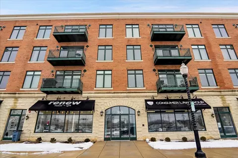 160 S River St #302, Aurora, IL 60506