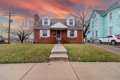 911 Elder St, Bloomington, IL 61701