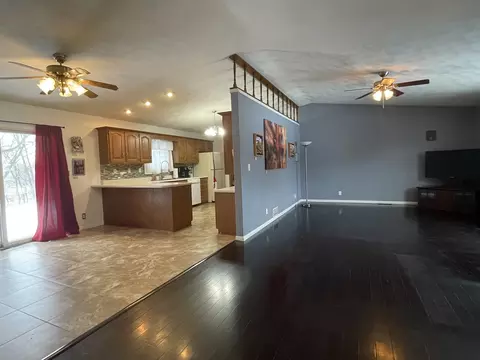 25601 Front St, Sterling, IL 61081 photo 9
