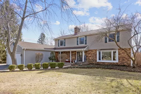 610 Fawn Ct, Sleepy Hollow, IL 60118