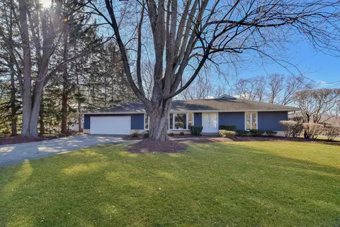 8 S526 River Dr, Naperville, IL 60565