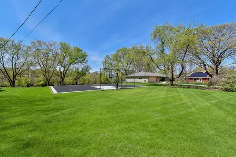8 S S522 S River Dr, Naperville, IL 60565