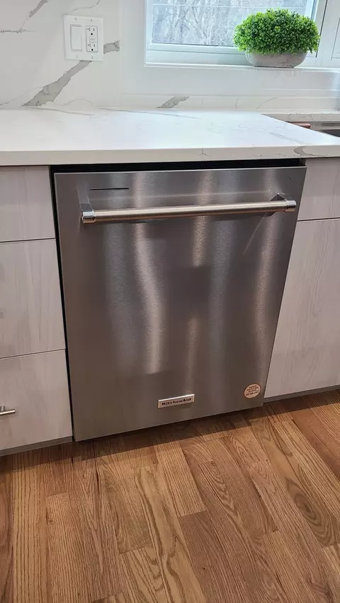 Kitchen - 529 S Elm St, Itasca, IL 60143 photo 9 of 14