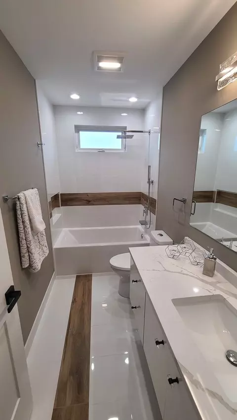 Bath - 529 S Elm St, Itasca, IL 60143 photo 8 of 16
