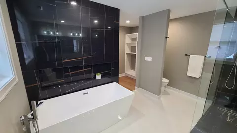 Bath - 529 S Elm St, Itasca, IL 60143 photo 3 of 16