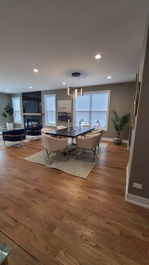 Dining - 529 S Elm St, Itasca, IL 60143 photo 2 of 4