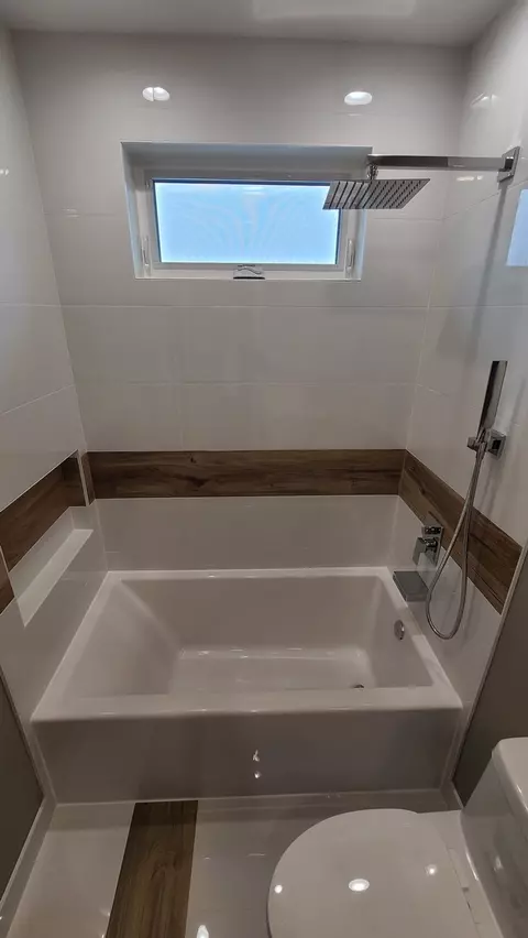 Bath - 529 S Elm St, Itasca, IL 60143 photo 9 of 16