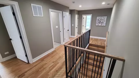 Entry Way - 529 S Elm St, Itasca, IL 60143 photo 8 of 10