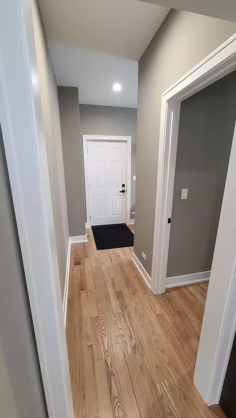 Entry Way - 529 S Elm St, Itasca, IL 60143 photo 3 of 10