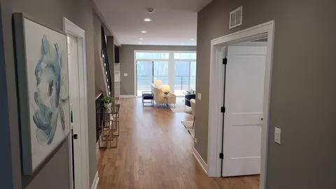 Entry Way - 529 S Elm St, Itasca, IL 60143 photo 2 of 10