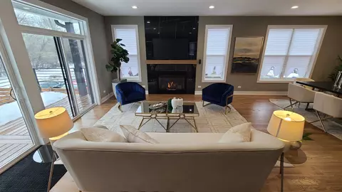 Living - 529 S Elm St, Itasca, IL 60143 photo 4 of 10