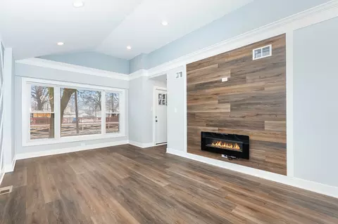 33 E 121st St, Chicago, IL 60628 photo 2
