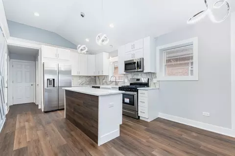 33 E 121st St, Chicago, IL 60628