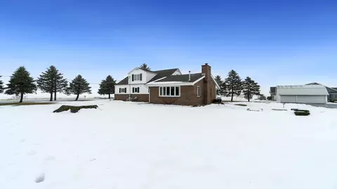 2341 W Egan Rd, Leaf River, IL 61047