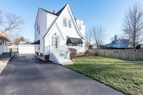 417 S Elmwood Ave, Waukegan, IL 60085