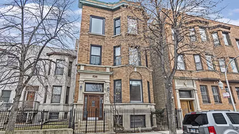 824 W Dakin St #1, Chicago, IL 60613