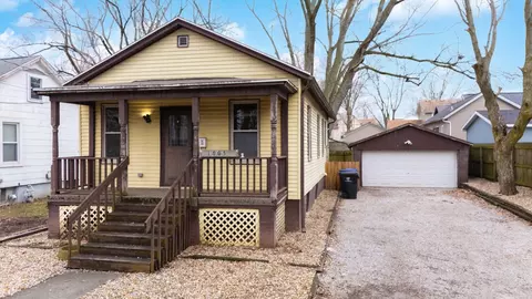 1005 N Oak St N, Bloomington, IL 61701