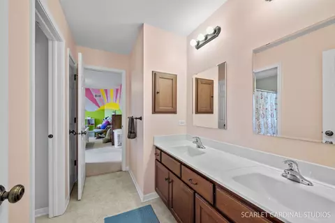 Bath - 16524 Hidden River Cir, Plainfield, IL 60586 photo 5 of 7