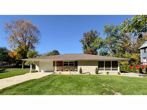303 Maple St, Pana, IL 62557