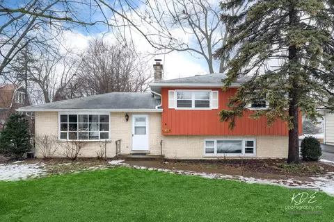 424 N Wilmette Ave, Westmont, IL 60559