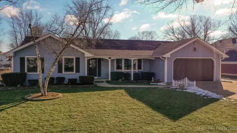 1052 Cardinal Ct, Batavia, IL 60510