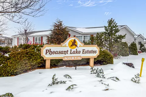 2 Heron Ln, Beecher, IL 60401