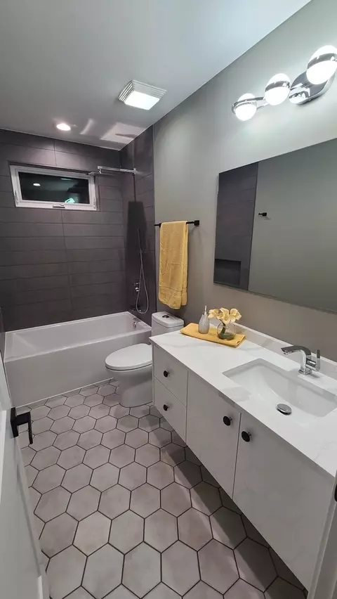 Bath - 523 S Elm St, Itasca, IL 60143 photo 5 of 13