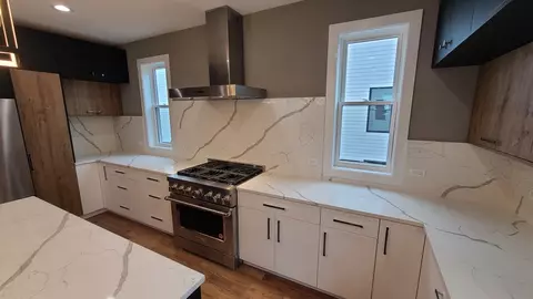 Kitchen - 523 S Elm St, Itasca, IL 60143 photo 6 of 8