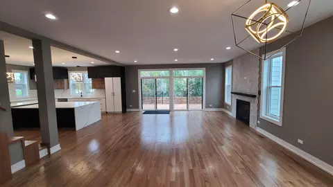 Living - 523 S Elm St, Itasca, IL 60143 photo 6 of 8