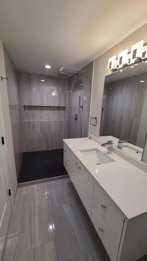 Bath - 523 S Elm St, Itasca, IL 60143 photo 11 of 13