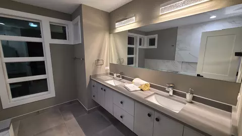 Bath - 523 S Elm St, Itasca, IL 60143 photo 6 of 13