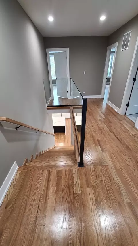Entry Way - 523 S Elm St, Itasca, IL 60143 photo 5 of 6