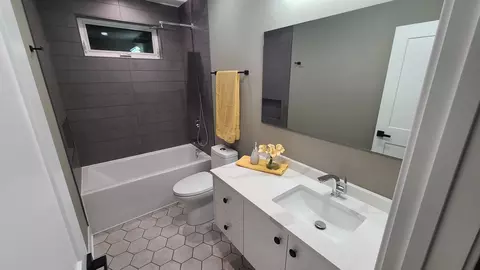 Bath - 523 S Elm St, Itasca, IL 60143 photo 4 of 13