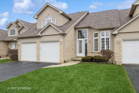 627 Meadowdale Dr, Romeoville, IL 60446