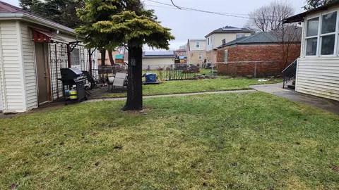 6544 Pershing Rd, Berwyn, IL 60402 photo 3