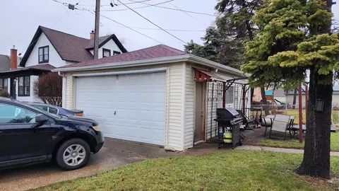 6544 Pershing Rd, Berwyn, IL 60402 photo 2