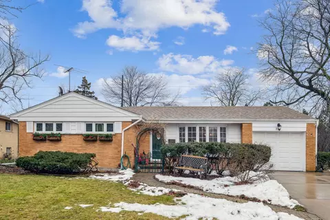 581 E Park Ave, Elmhurst, IL 60126