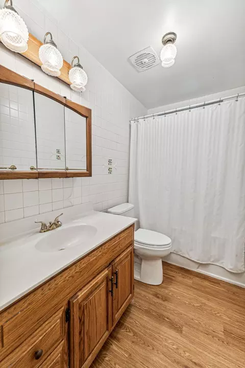 581 E Park Ave, Elmhurst, IL 60126 photo 17