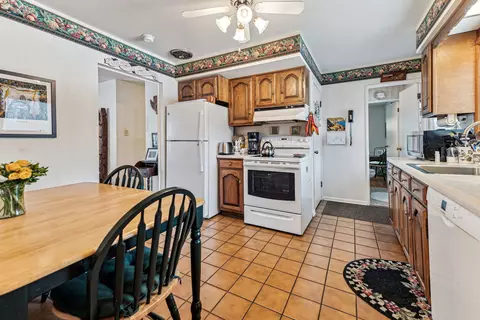 581 E Park Ave, Elmhurst, IL 60126 photo 12