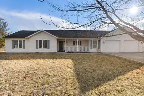 1210 Rolling Hills Dr, Mahomet, IL 61853