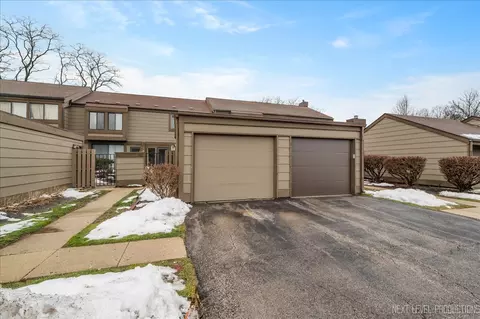 106 Aberdeen Ct #106, Geneva, IL 60134