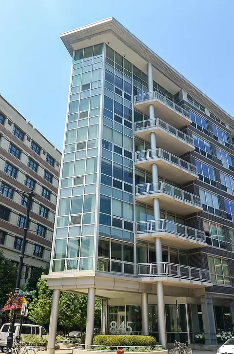 845 N Kingsbury St #602, Chicago, IL 60610