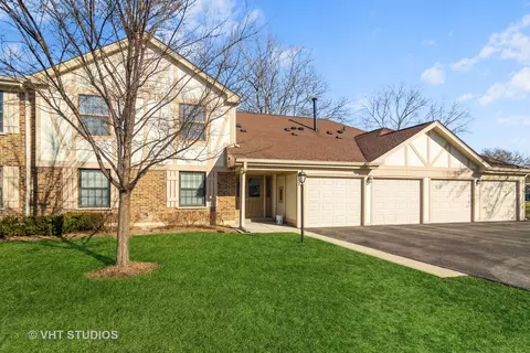 547 Greystone Ln #D2, Wheeling, IL 60090